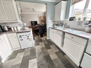 Kitchen- click for photo gallery